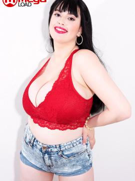 Dina Sahari: Statuesque SCORELAND Stunner — photo 1 of 16