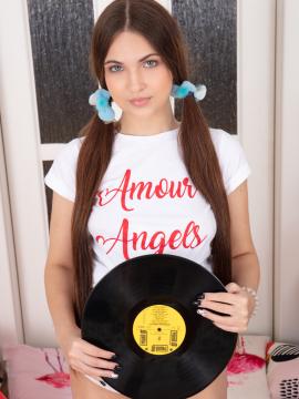 MUSIC FAN — photo 1 of 20
