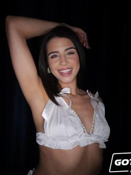 Kylie Wants Her Creampie — photo 4 of 20