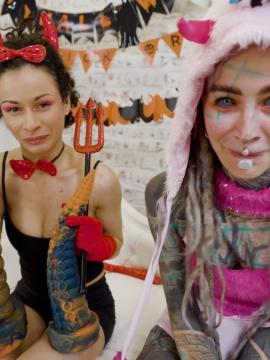 The Girls Have Planned A Scary Halloween — photo 2 of 15