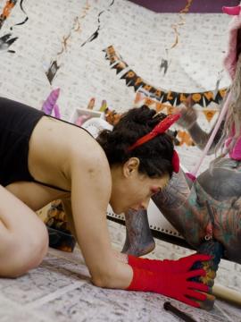 The Girls Have Planned A Scary Halloween — photo 11 of 15