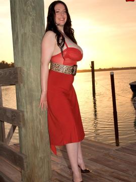 Angela White's Island Fever — photo 2 of 16
