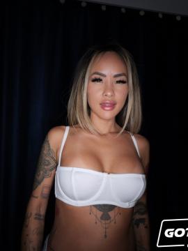 Lindas Pussy Is Made For Cum — photo 2 of 20