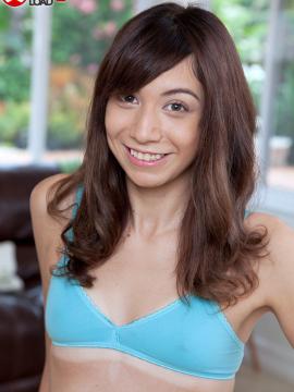 Little Melissa is a skinny young Texan who loses a game and strips for payment. — photo 7 of 16