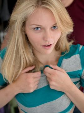 Blue-eyed beauty Alli Rae gets her tight holes stuffed by J-Mac's fat dick until she gets her face frosted with cum! — photo 3 of 16