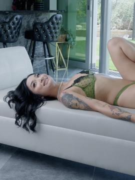 Avery Black Tutors Her Favorite Student P - After flaunting her small tits and shaved pussy during a photoshoot — photo 21 of 30