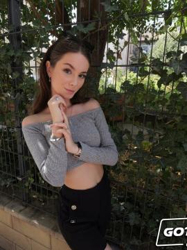 Liz Likes To Have Fun — photo 2 of 20