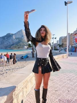 Valery Ponce: Come For A Walk — photo 1 of 16