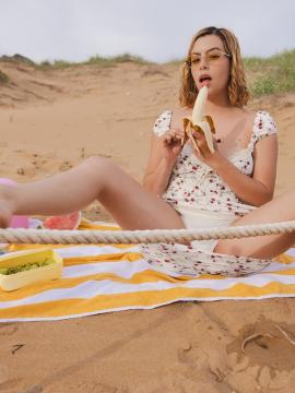 Sally Hunter: Beach Picnic — photo 5 of 16