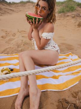 Sally Hunter: Beach Picnic — photo 7 of 16