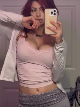 OnlyFans - Katie Bell - https://onlyfans.com/katieeeeebell — photo 388 of 546