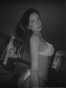 OnlyFans - Katie Bell - https://onlyfans.com/katieeeeebell — photo 510 of 546