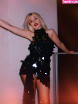 Ava Max / avamax / plharleyquinn Nude Leaks OnlyFans - Fapello — photo 270 of 2745