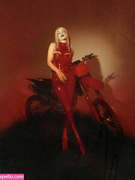 Ava Max / avamax / plharleyquinn Nude Leaks OnlyFans - Fapello — photo 2197 of 2745