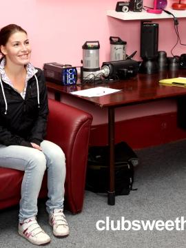 Casting shoot of Lilly — photo 2 of 24