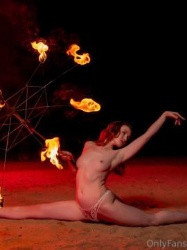 Emily Bloom / emilybloomshow / theemilybloom Nude Leaks OnlyFans/Patreon - Fapello — photo 2476 of 9174