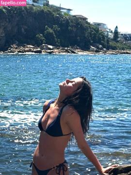 Jules LeBlanc / Jules LeBlanc/Annie LeBlanc / julesleblanc Nude Leaks OnlyFans - Fapello — photo 6 of 47