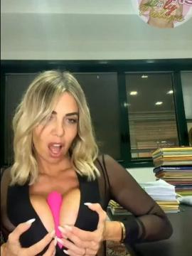 Emanuela Botto / Italian Showgirl / emanuelabottoreal Nude Leaks OnlyFans - Fapello — photo 56 of 275