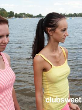 Yasmin and Eveline having sex in public — photo 6 of 24