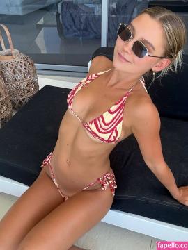 Shannon Neaves / ShannonNeaves / shannon.neaves Nude Leaks - Fapello — photo 20 of 20