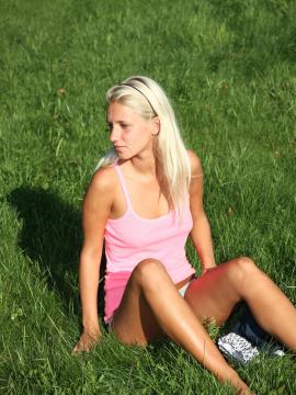 Sara loves to masturbate in public — photo 6 of 23
