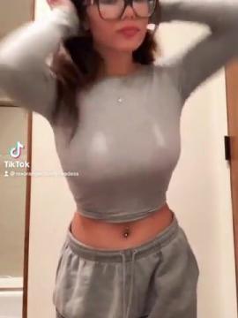 Emily Ellanah / emily.ellanah / emilysalch Nude Leaks OnlyFans - Fapello — photo 13 of 25