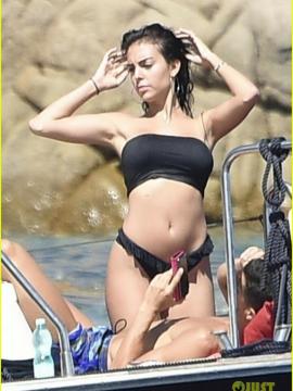 Georgina Rodríguez Nude Leaks OnlyFans - Fapello — photo 17 of 22