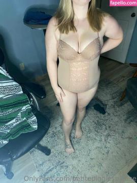 Petite Piggie / petitepiggiesvip Nude Leaks OnlyFans - Fapello — photo 1 of 19