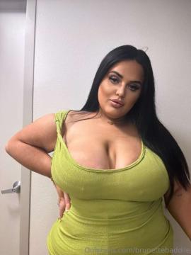 OnlyFans - Miss Chloe / @brunettebaddiie — photo 128 of 496