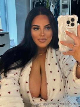 OnlyFans - Miss Chloe / @brunettebaddiie — photo 133 of 496