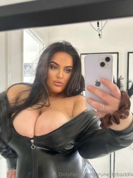 OnlyFans - Miss Chloe / @brunettebaddiie — photo 380 of 496