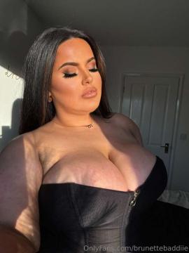 OnlyFans - Miss Chloe / @brunettebaddiie — photo 381 of 496