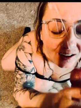 OnlyFans - Alyssa / @hotwifealyssa — photo 40 of 49