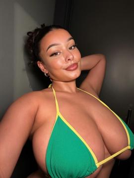 OnlyFans - Arabella / @arabellaaaxoxo - 36DD — photo 9 of 158
