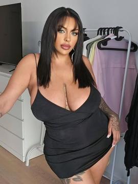 OnlyFans - Nivien Kharbeiti / ninapralliina — photo 8 of 220