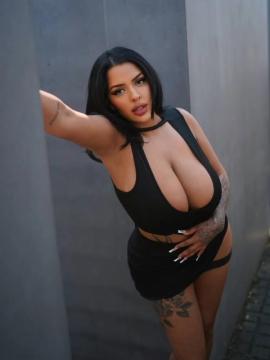 OnlyFans - Nivien Kharbeiti / ninapralliina — photo 12 of 220