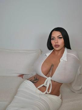 OnlyFans - Nivien Kharbeiti / ninapralliina — photo 63 of 220