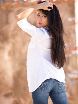 Megan Salinas — photo 3 of 24