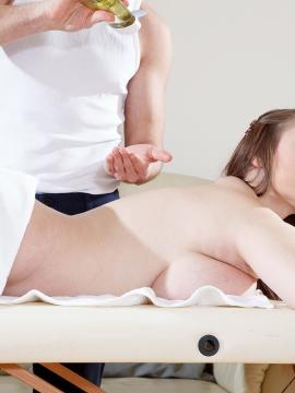 Amber Bloom Goes for a Deep Massage — photo 8 of 16