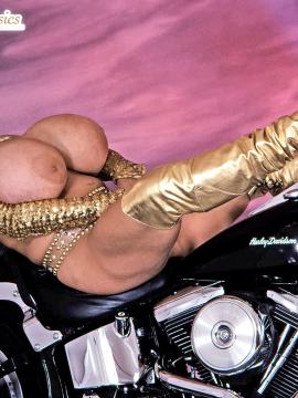 Lulu: Motorcycle Mama — photo 16 of 16