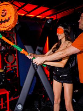 Halloween hottie stretches her holes 🎃 — photo 5 of 24