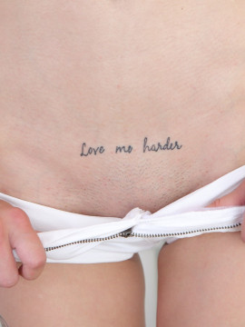 Chick with Tattoos Reveals Everything — photo 10 of 16