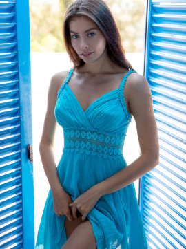 Alissa Foxy: Blue Door — photo 3 of 16