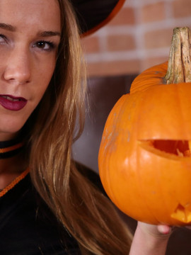 Naughty Minx Has Special Sex Treat for Halloween — photo 7 of 16