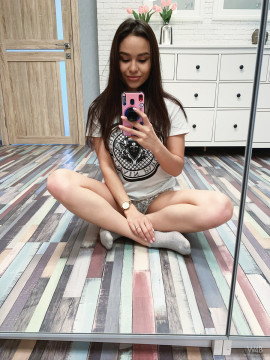 Astrid: Astrid's Selfies — photo 3 of 16