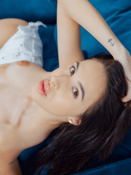 Brunette searches for a solo orgasm — photo 6 of 16