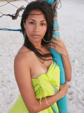 Ruth Medina: Beach player — photo 1 of 16
