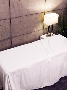 Secret Parlor Scandal!! Client's Dick 'Milked' In Under-The-Table Massage! — photo 2 of 15