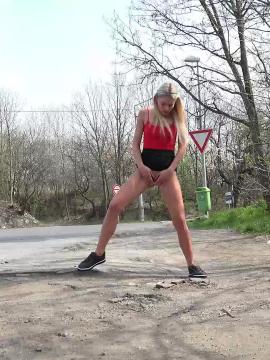 Roadside Pissing — photo 2 of 15