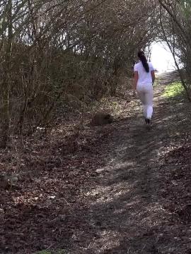 Vinna Gushes In The Woods — photo 15 of 15